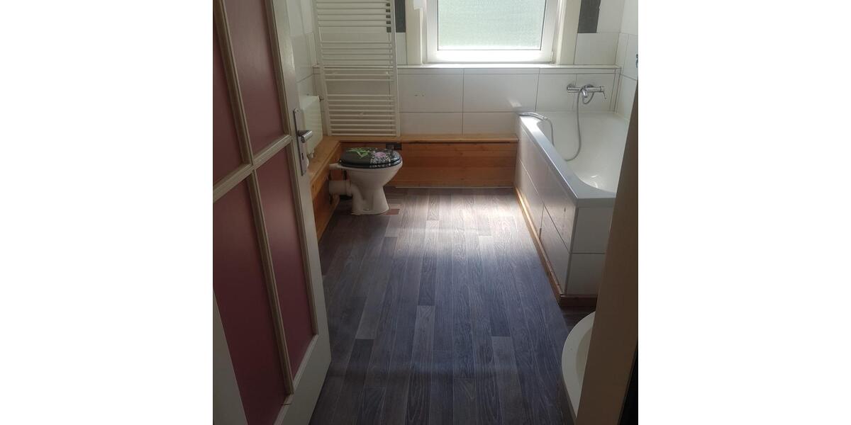 Dachgeschoßwohnung Eschershausen - 2.5 Zimmer, 90 m&sup2;, 500&euro; | Angebot:26690145
