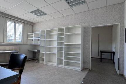 VB3334 Kleine ca. 43 m³ Büroeinheit und ca. 77 m² Lager Regensburg - Nord zimmer
