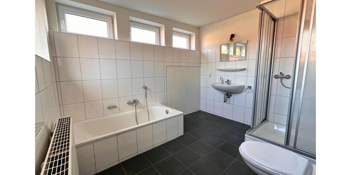 Dachgeschoßwohnung Wardenburg - 4 Zimmer, 130 m&sup2;, 950&euro; | Angebot:25377061