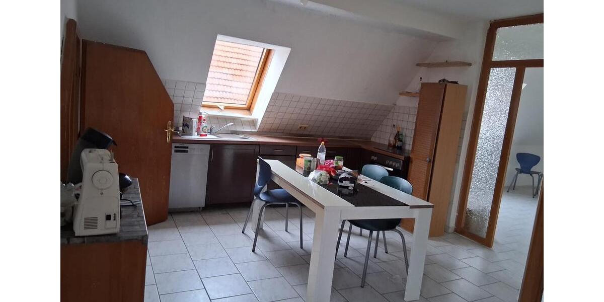 Schöne 4 Zimmer DG-Wohnung zur Miete zimmer