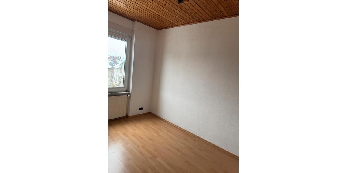 Dachgeschoßwohnung Gießen - 5 Zimmer, 105 m&sup2;, 1.450&euro; | Angebot:24855375