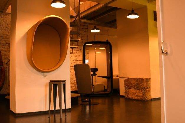 Historischer Backstein-Meetingsraum in Karlsruhe: flexibel halbtags,6-8 Personen zimmer