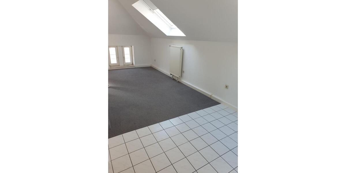 Geräumige 2,5-Raumwohnung im Dachgeschoss 2.5 zimmer