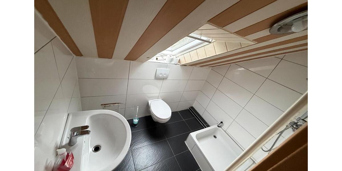 Dachgeschoßwohnung Elsenfeld - 3 Zimmer, 88 m&sup2;, 800&euro; | Angebot:26537116