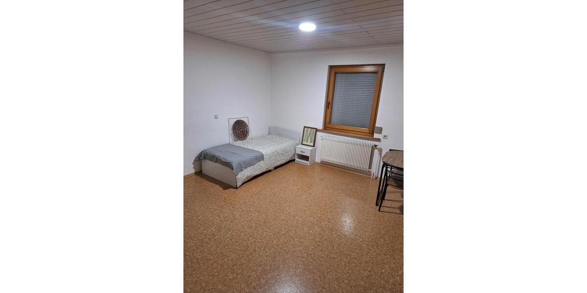 Wohnen auf Zeit Hechingen - 9 Zimmer, 19 m&sup2;, 600&euro; | Angebot:25027121