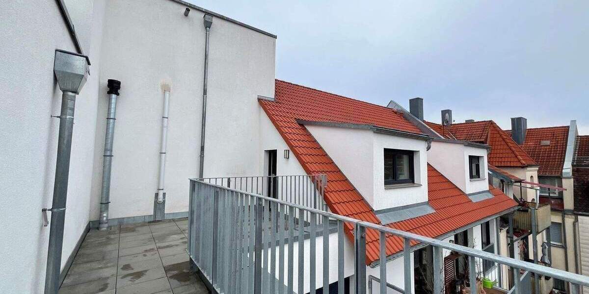 Moderne 2-Zimmer-Dachgeschoss-Wohnung mit Dachterrasse und EBK! 2 zimmer