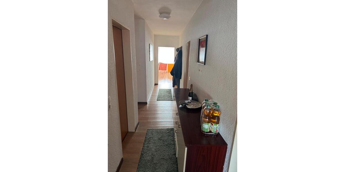 Dachgeschoßwohnung Wenzenbach - 3 Zimmer, 90 m&sup2;, 900&euro; | Angebot:26030586