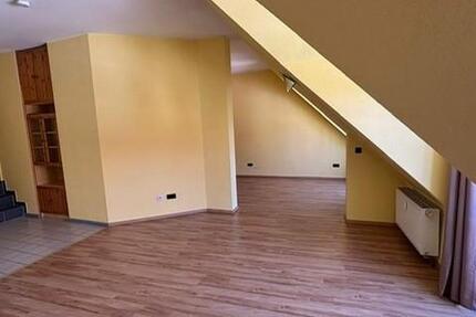 Grosszügige und sehr hell gestaltete Dachgeschoss-Wohnung in der Glockenstrasse (Musikerviertel) zimmer