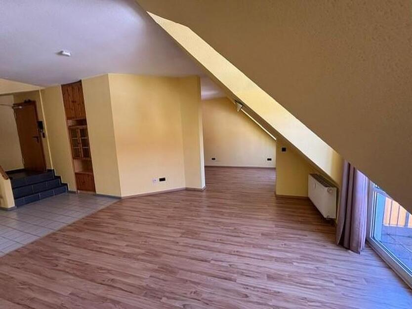 Grosszügige und sehr hell gestaltete Dachgeschoss-Wohnung in der Glockenstrasse (Musikerviertel) zimmer