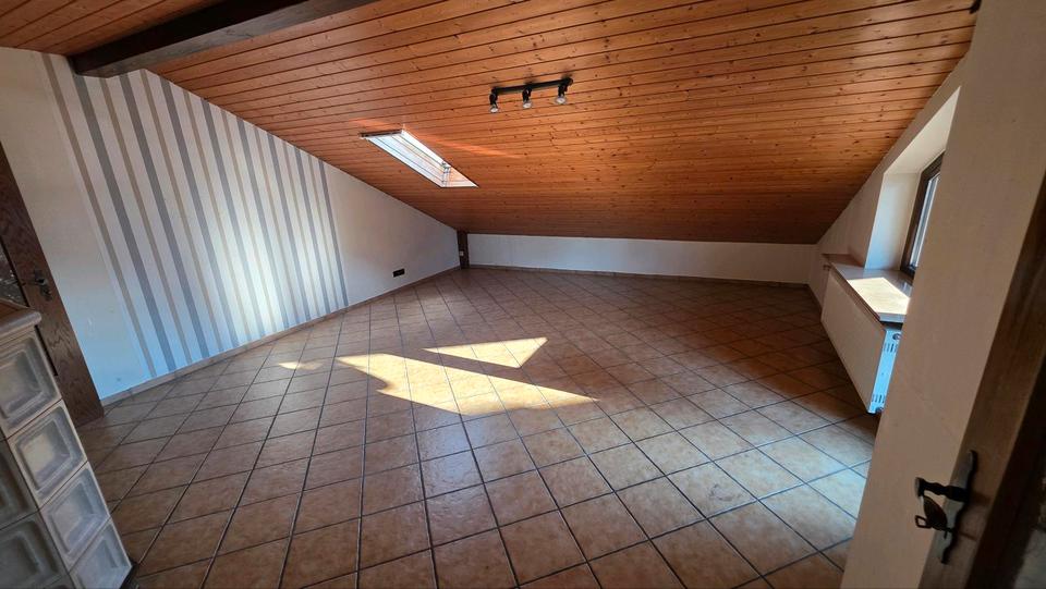 Dachgeschoßwohnung Meckesheim - 4 Zimmer, 134 m&sup2;, 1.500&euro; | Angebot:26007783