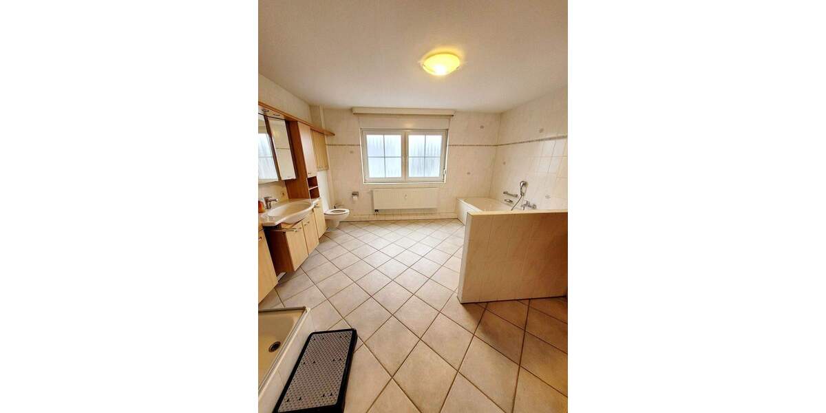 Etagenwohnung Kerpen - 3 Zimmer, 125 m&sup2;, 1.400&euro; | Angebot:24547341