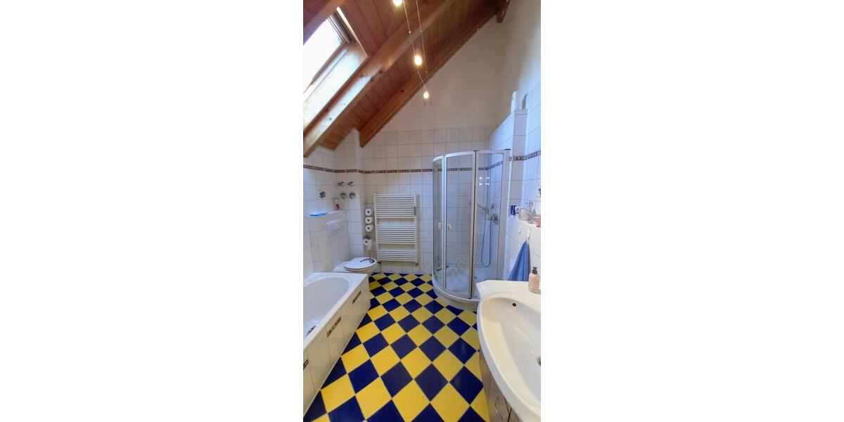 Dachgeschoßwohnung Hepberg - 3 Zimmer, 92 m&sup2;, 1.080&euro; | Angebot:26586622