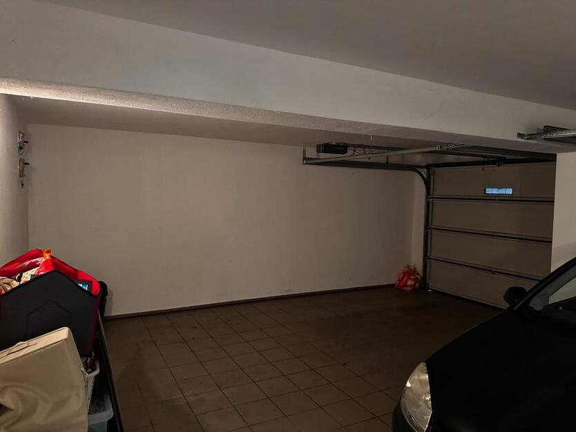 Helle 3 Zimmer Wohnung 87 qmmit EBK und Balkon, Garage und Aufzug