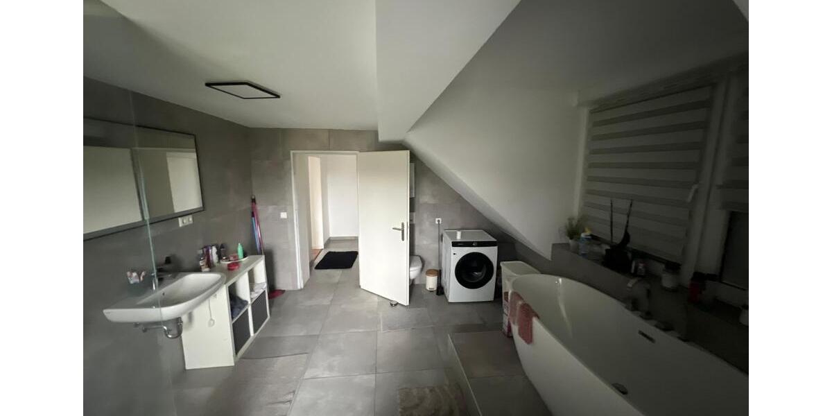 3 Zimmer Wohnung zu vermieten DG möbeliert zimmer