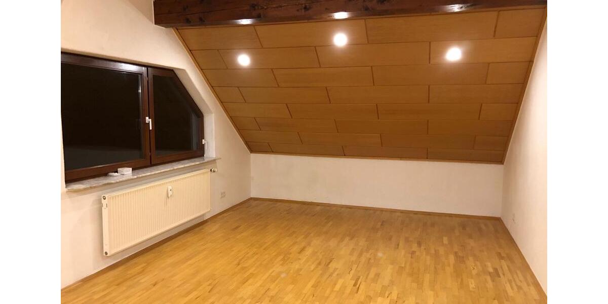 Dachgeschoßwohnung Marburg - 3 Zimmer, 90 m&sup2;, 900&euro; | Angebot:26617514