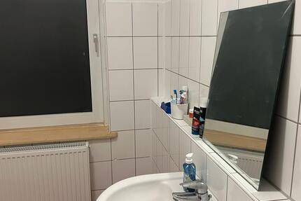 2 Zimmer in einer 4-Zimmer-Wohnung (nur für Frau, allein oder mit 40 zimmer