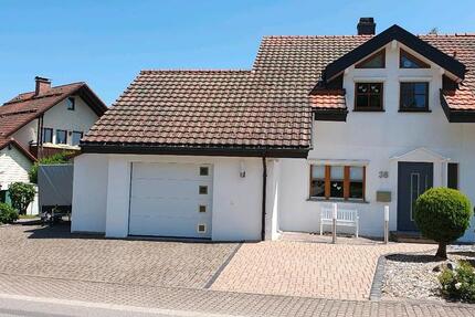 Haus Görwihl - 4 Zimmer, 145 m&sup2;, 1.800&euro; | Angebot:26166231