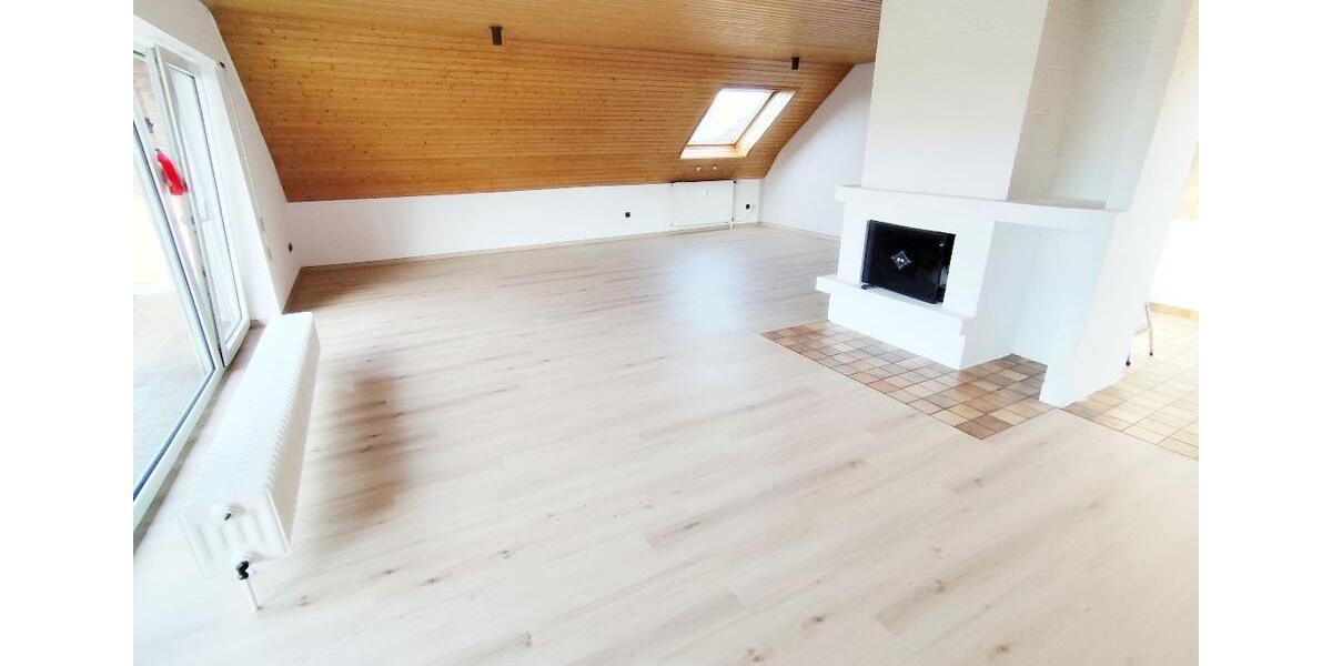 Dachgeschoßwohnung Lage - 3 Zimmer, 108 m&sup2;, 750&euro; | Angebot:26481181