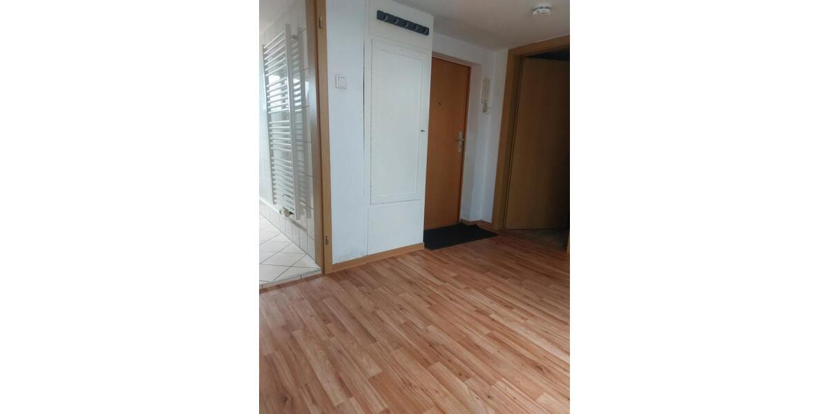 Dachgeschoßwohnung Braunsbedra - 2 Zimmer, 37 m&sup2;, 275&euro; | Angebot:24769932
