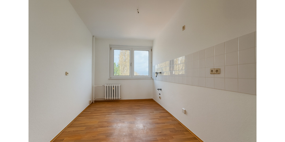 Helle 4-Raum-Wohnung mit Balkon, Naturidylle und Stellplatz – Nähe Erfurt, Weimar & Arnstadt zu vermieten! 4 zimmer