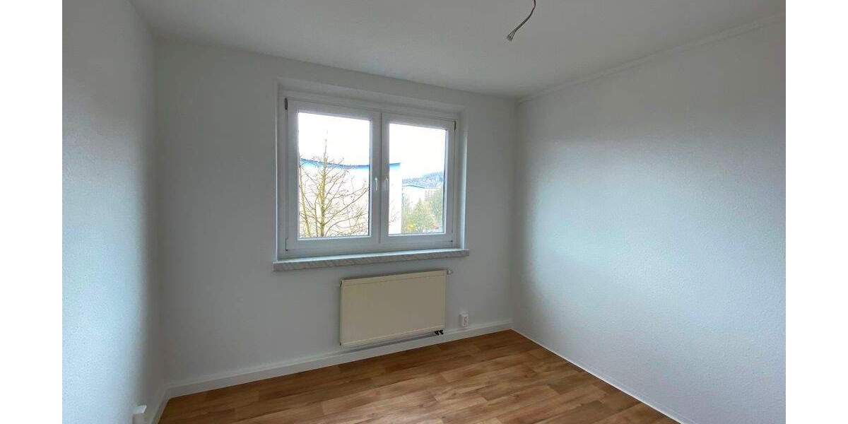 Etagenwohnung Suhl Neundorf - 4 Zimmer, 64 m&sup2;, 400&euro; | Angebot:25250733