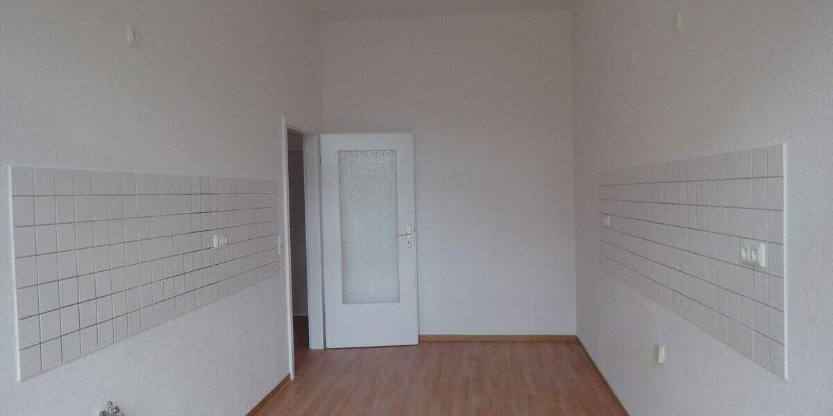 Etagenwohnung Dessau-Roßlau Innenstadt - 4 Zimmer, 121 m&sup2;, 800&euro; | Angebot:25926545