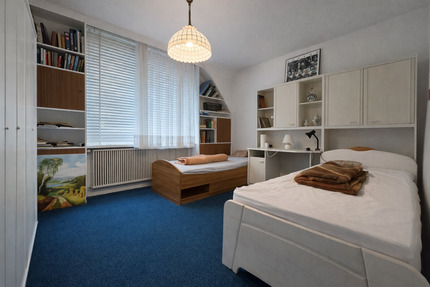 WG-Zimmer in großzügigem Haus (Misburg) nahe Bus&Bahn Haltestelle zimmer