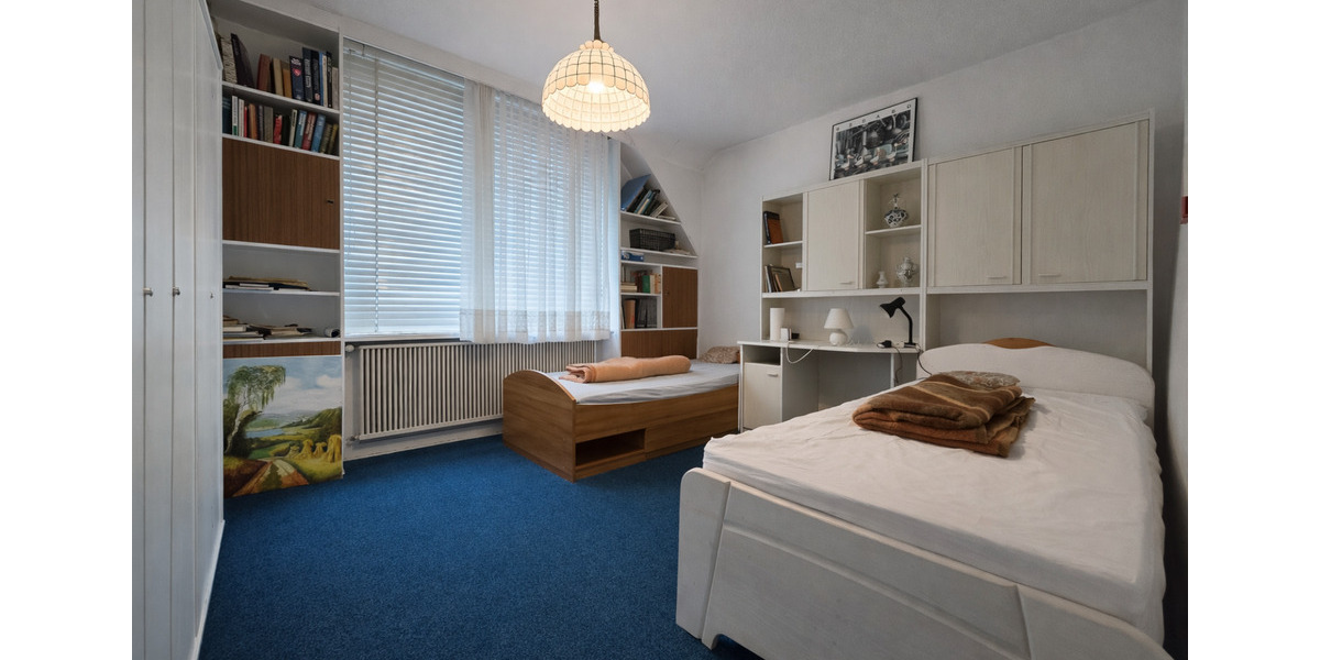 WG-Zimmer in großzügigem Haus (Misburg) nahe Bus&Bahn Haltestelle zimmer