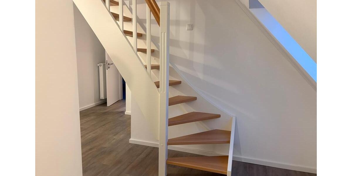 Dachgeschoßwohnung Cuxhaven Groden - 2.5 Zimmer, 50 m&sup2;, 600&euro; | Angebot:25823958