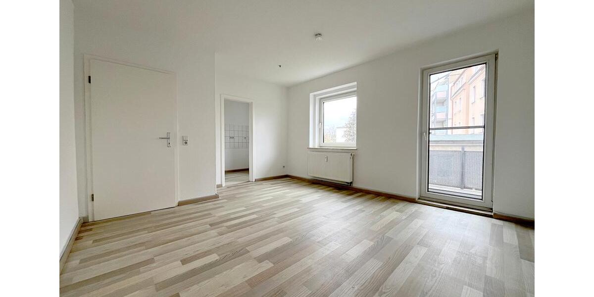 Etagenwohnung Glauchau - 3 Zimmer, 61 m&sup2;, 390&euro; | Angebot:26004895