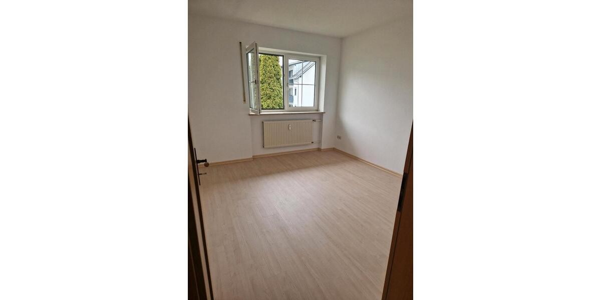 Etagenwohnung Essenbach - 3.5 Zimmer, 88 m&sup2;, 900&euro; | Angebot:26252369