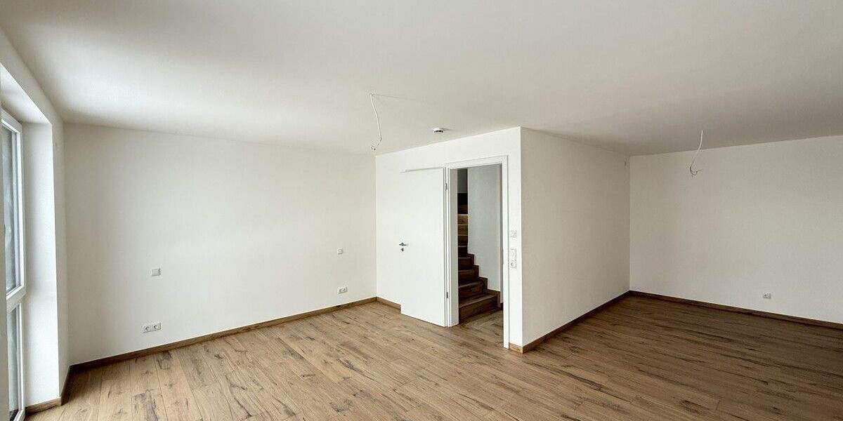 Einfamilienhaus Köfering - 4 Zimmer, 150 m&sup2;, 2.100&euro; | Angebot:24582246