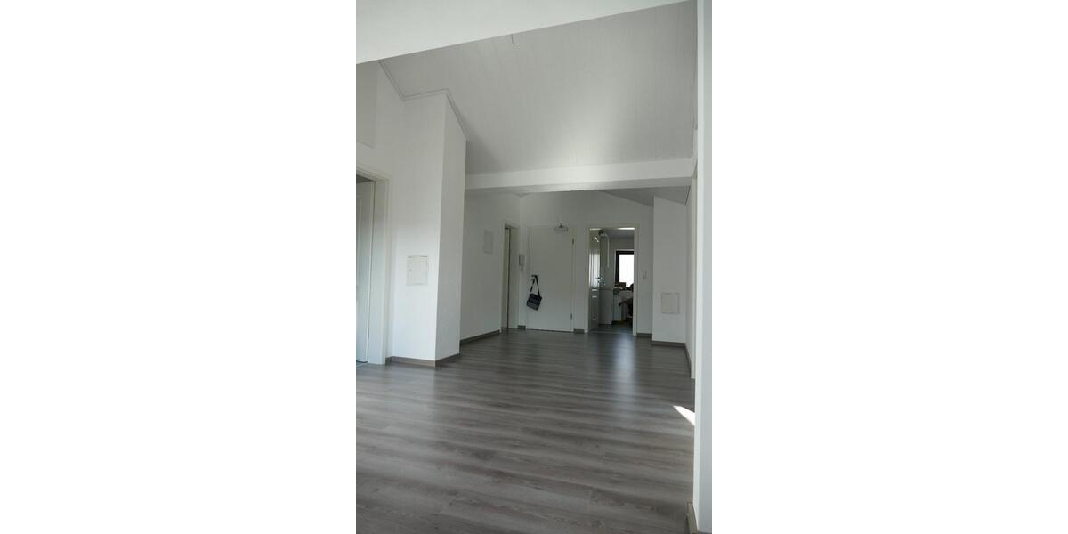 Dachgeschoßwohnung Gückingen - 3.5 Zimmer, 85 m&sup2;, 600&euro; | Angebot:25883292