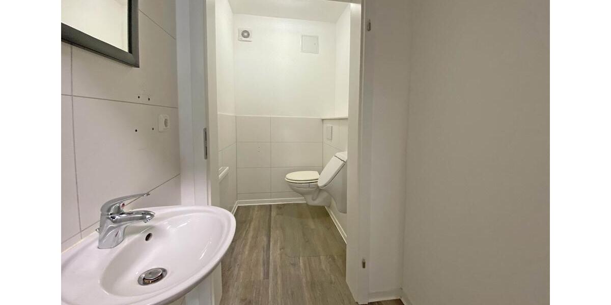 Vielseitige Gewerbehalle – ideal für Handel, Studio oder Lager zimmer