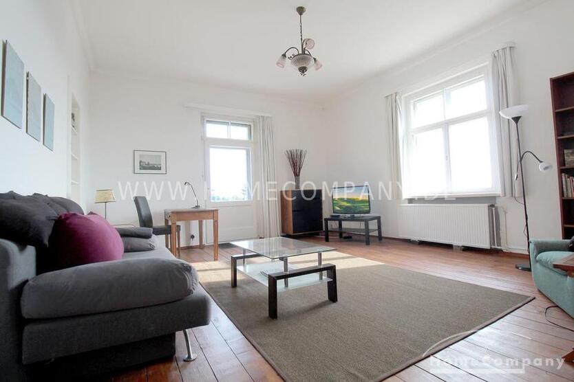 MöbliertFurnished 2-Zimmer Apartment mit phantastischer Aussicht über die Stadt am Loschwitzer Elbhang, grosse Dachterrasse
