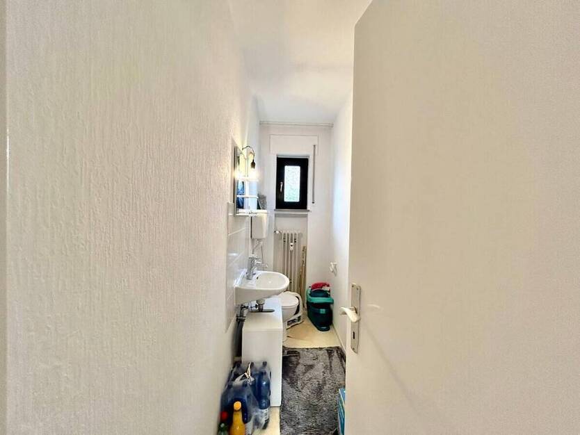 AS ImmobilieN: Wiesbaden-Delkenheim 3br 1.5bath condo fitted kitchen, parking - only 9 min to Clay