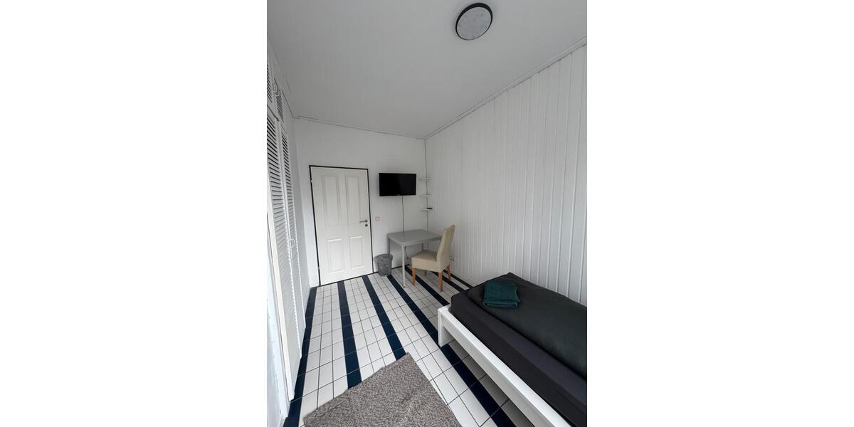 Wohnen auf Zeit Schafstedt - 8 Zimmer, 15 m&sup2;, 15&euro; | Angebot:24072069