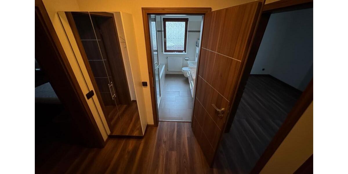 Etagenwohnung Lengede - 7 Zimmer, 151 m&sup2;, 1.200&euro; | Angebot:26181080