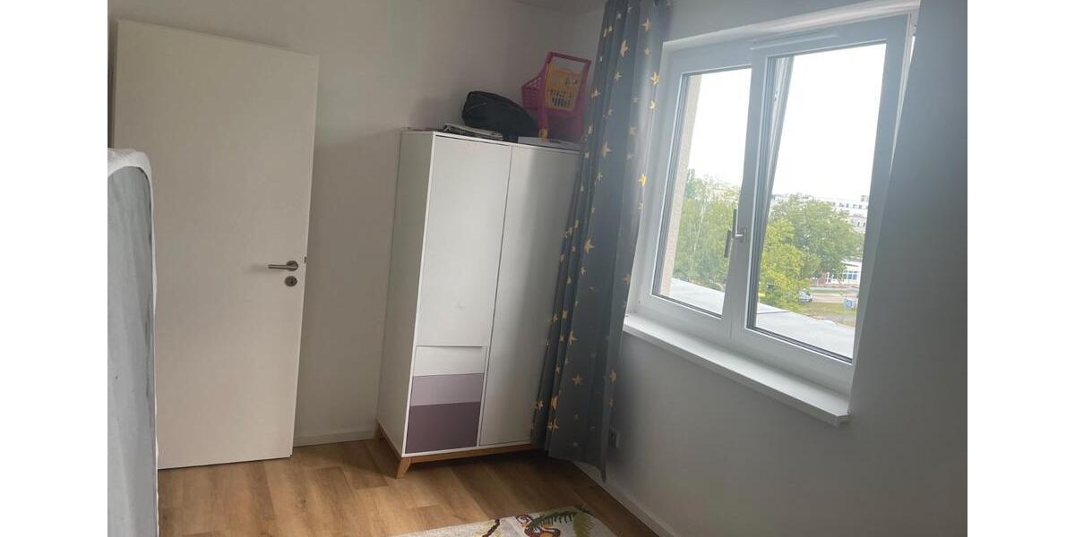 Etagenwohnung Berlin Hellersdorf - 4 Zimmer, 85 m&sup2;, 1.700&euro; | Angebot:26042702