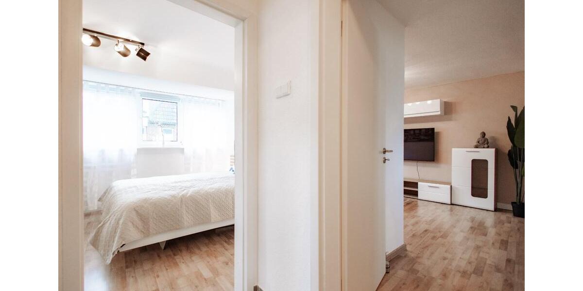 Dachgeschoßwohnung Neuss - 2.5 Zimmer, 67 m&sup2;, 1.150&euro; | Angebot:24693714