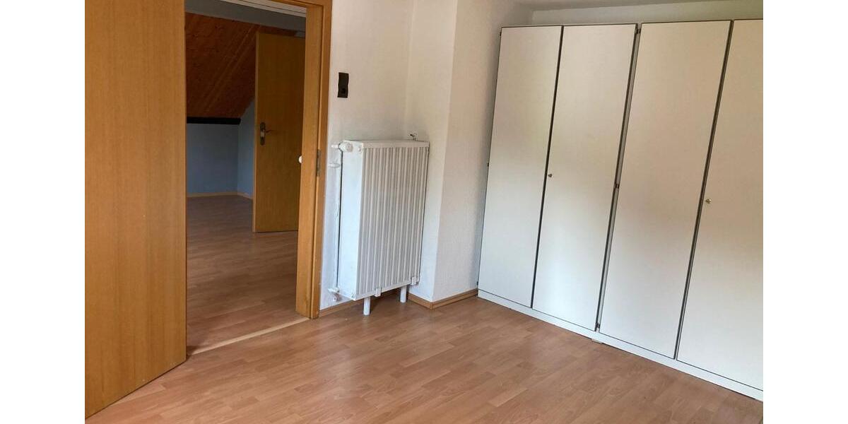Dachgeschoßwohnung Tettau - 2 Zimmer, 53 m&sup2;, 350&euro; | Angebot:26464302