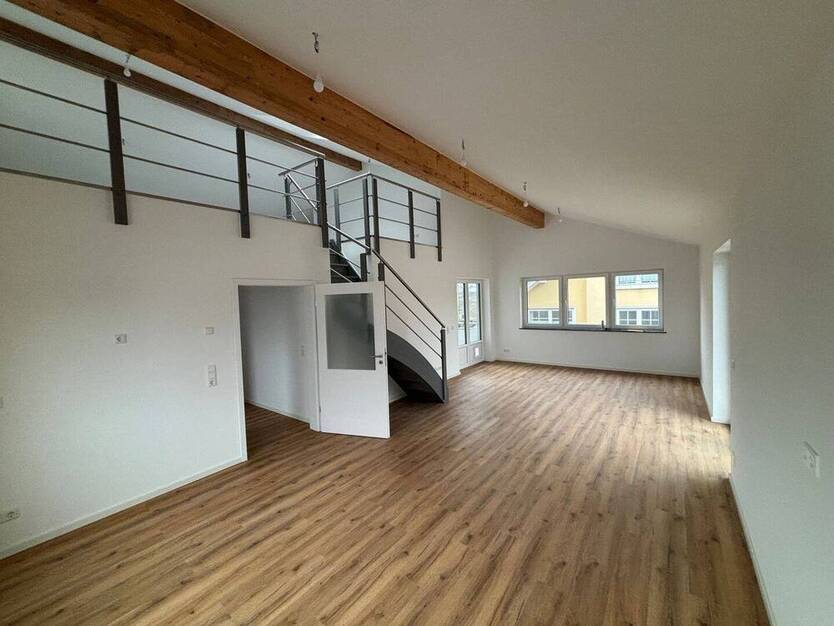 Modernes Dachgeschoss: 3 Zimmer + Bonusraum