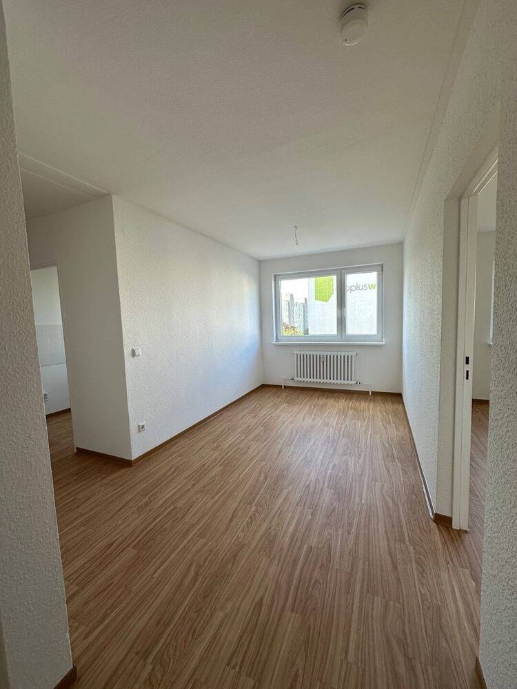 **MODERNISIERTE 3 Zimmer Wohnung MIT BALKON UND NEUEM WANNENBAD**