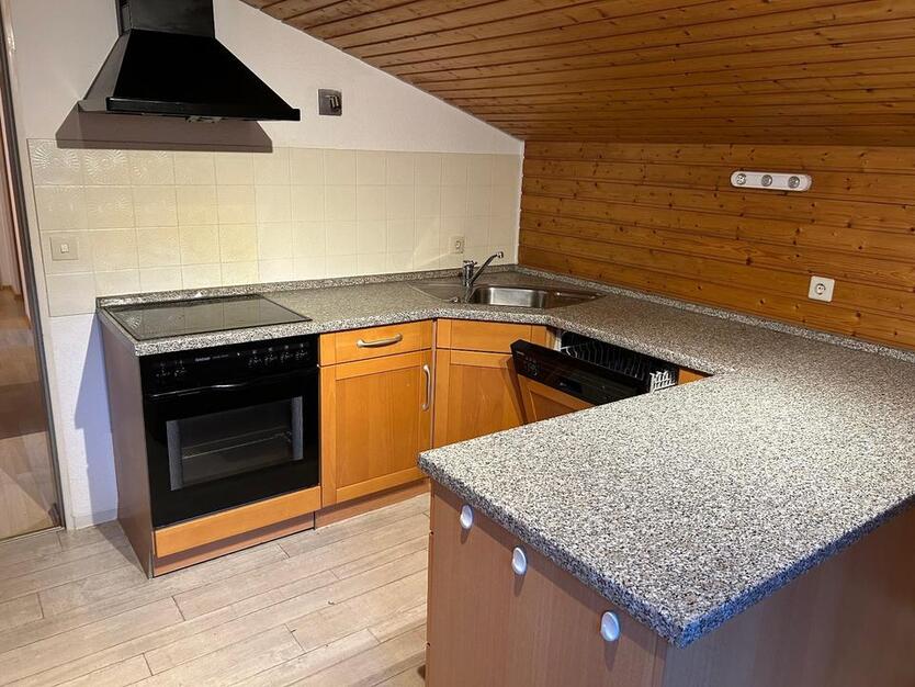 3 Zimmer DG-Wohnung mit EBK und Balkon