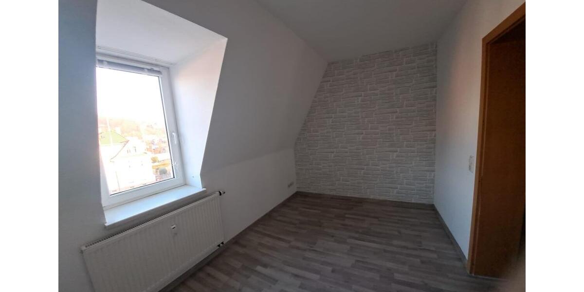 Dachgeschoßwohnung Crimmitschau - 2 Zimmer, 38 m&sup2;, 250&euro; | Angebot:24660881