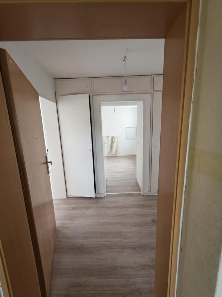 Moderne 3-Zimmer-Wohnung mit fantastischen Ausblick– Frisch Renoviert & Sofort Einzugsbereit zimmer