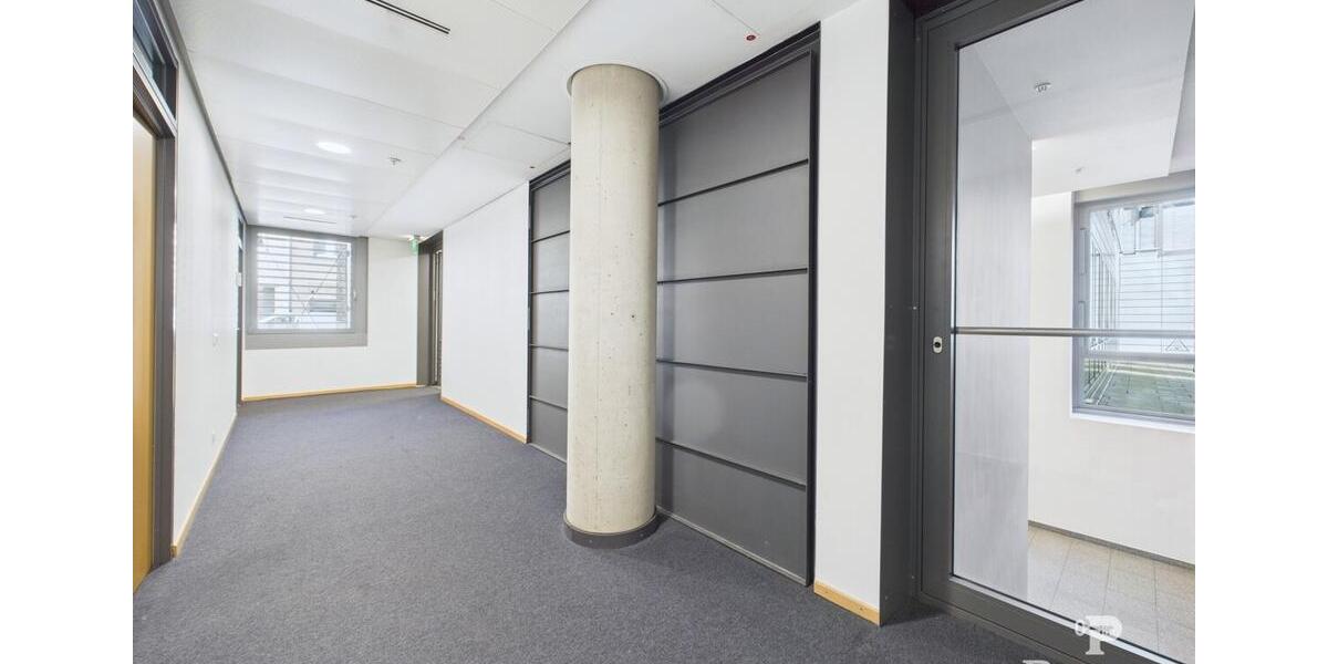 großzügige Gewerbeeinheit in zentraler Lage von Düren zimmer