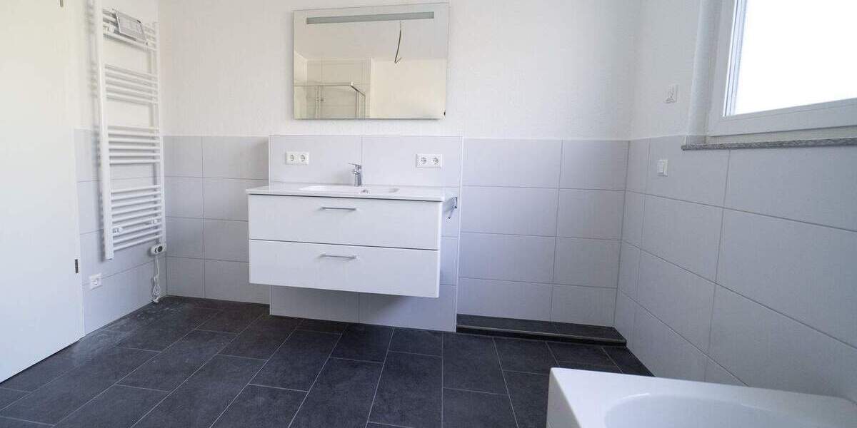 Etagenwohnung Abstatt - 4 Zimmer, 129 m&sup2;, 1.750&euro; | Angebot:24516970
