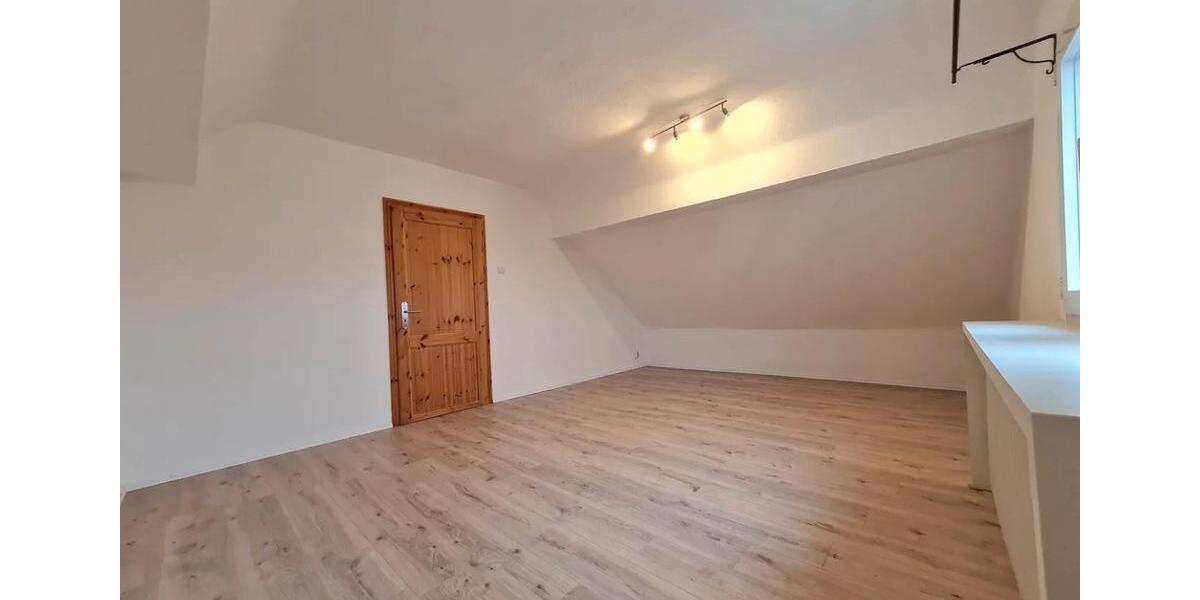 Sanierte Dachgeschosswohnung mit Weitblick in Remscheid Hasten 2 zimmer