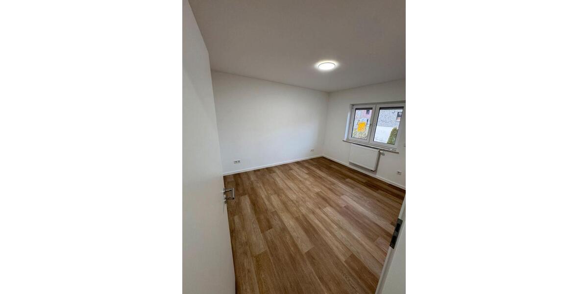 Etagenwohnung Merenberg - 4 Zimmer, 106 m&sup2;, 1.050&euro; | Angebot:26612043